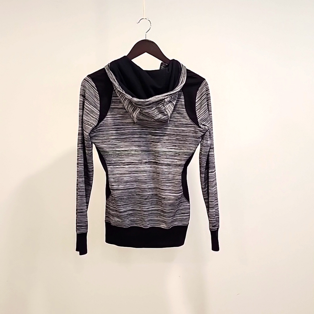 Kathmandu Black and Gray Women's Hoodie - Picture 6 of 6